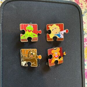 Lot of 4 Muppet mystery pack pins